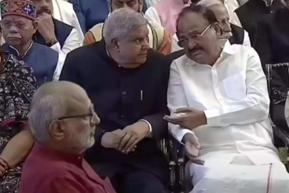जगदीप धनखड़ की मौजूदगी ने बनाया शपथग्रहण खास, सीपी राधाकृष्णन बने भारत के 15वें उपराष्ट्रपति