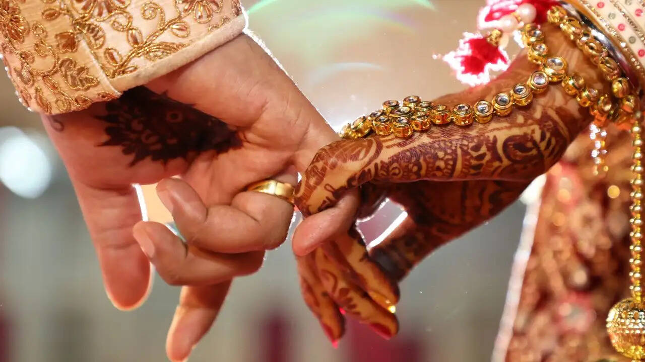 बरेली: वैवाहिक वेबसाइट से हुई शादी बनी मुसीबत, दुल्हन और परिजनों पर 50 लाख रुपये मांगने का आरोप